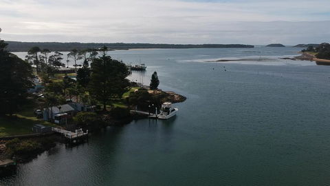 Waterfront Cottages - Accommodation Main Beach 2