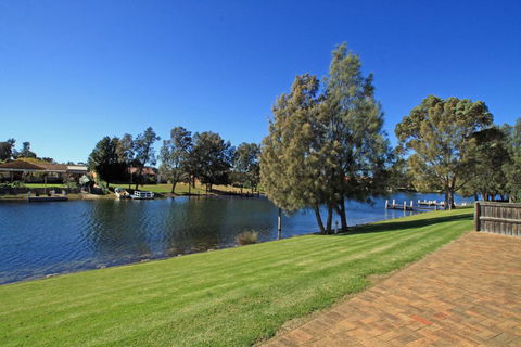 Waterfront Getaway In Sussex - Accommodation Main Beach 2