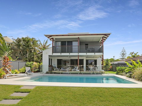 WATERFRONT HOME BORDERING MOOLOOLABA - Accommodation Main Beach 0
