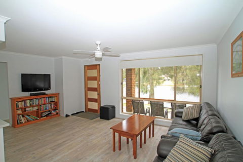 Waterfront On Plover - Accommodation Main Beach 2