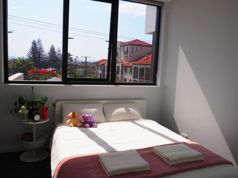 Waterfront Quiet Room - Accommodation Main Beach 0