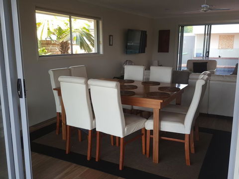Waterfront Retreat - Accommodation Main Beach 1