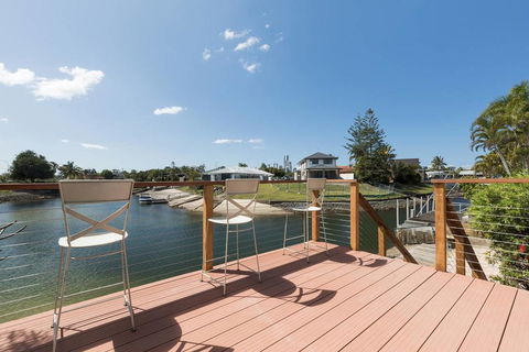 Waterfront Retreat - Accommodation Main Beach 0
