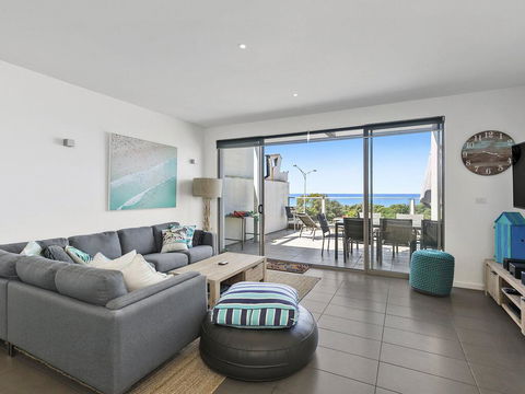 WATERFRONT SEVEN - In The Heart Of Lorne - Accommodation Main Beach 0