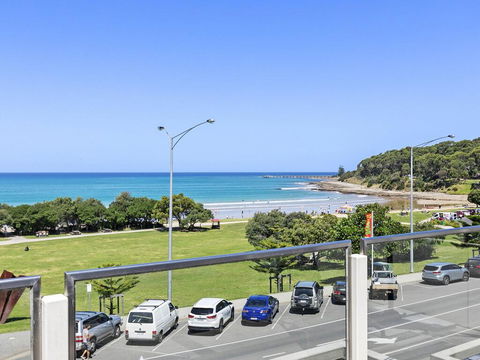 WATERFRONT SEVEN - In The Heart Of Lorne - Accommodation Main Beach 2