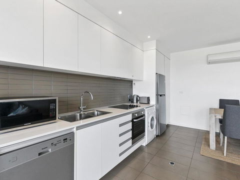 WATERFRONT SEVEN - In The Heart Of Lorne - Accommodation Main Beach 1