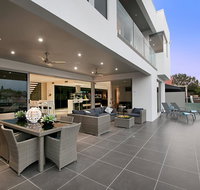Waterfront Splendour - Accommodation Main Beach