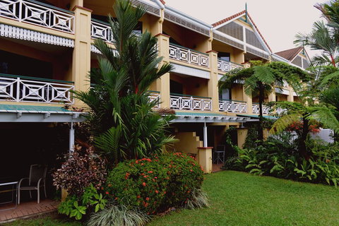Waterfront Terraces - Accommodation Main Beach 2