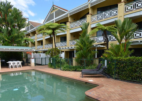 Waterfront Terraces - Accommodation Main Beach 1