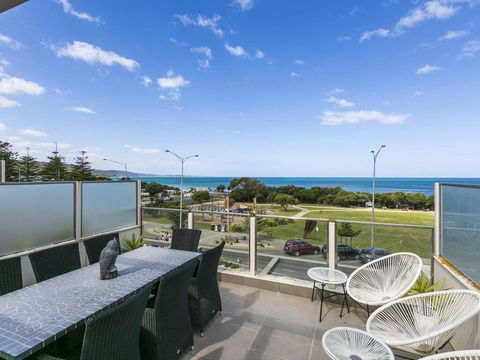 WATERFRONT THREE- In The Heart Of Lorne - Accommodation Main Beach 0