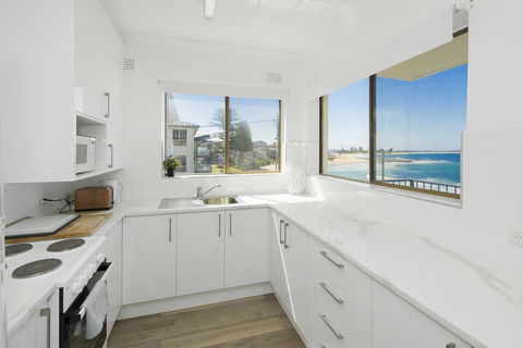Waterfront Unit, Unit 2 - Accommodation Main Beach 3