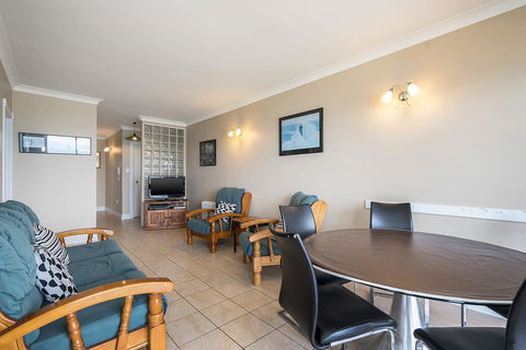 Waterfront Unit, Unit 3 - Accommodation Main Beach 3