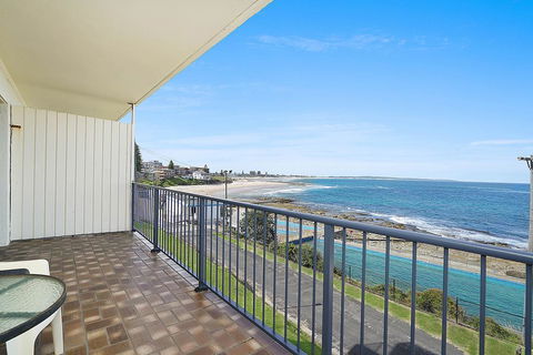 Waterfront Unit, Unit 3 - Accommodation Main Beach 1