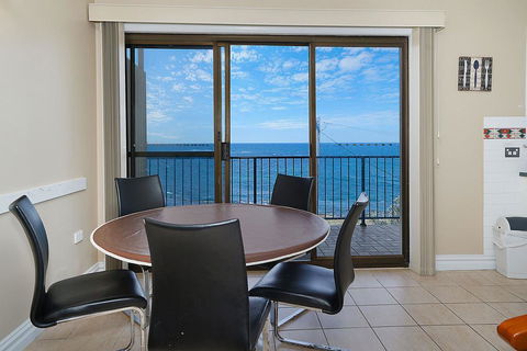 Waterfront Unit, Unit 3 - Accommodation Main Beach 2