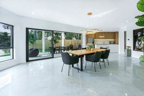 Waterfront Wonder, Noosa Waters - Accommodation Main Beach 2