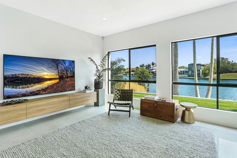 Waterfront Wonder, Noosa Waters - Accommodation Main Beach 3