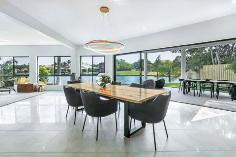 Waterfront Wonder, Noosa Waters - Accommodation Main Beach 1