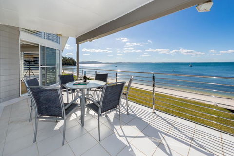 Waterfront Wonderland Foreshore Drive 41 - Accommodation Main Beach 1