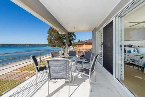 Waterfront Wonderland Foreshore Drive 41 - Accommodation Main Beach 2