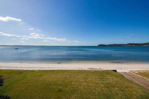 Waterfront Wonderland Foreshore Drive 41 - Accommodation Main Beach 3