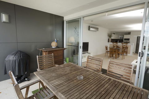 Waterline 202 - Accommodation Main Beach 2