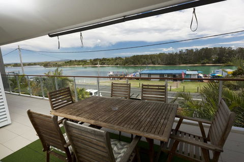 Waterline 202 - Accommodation Main Beach 1