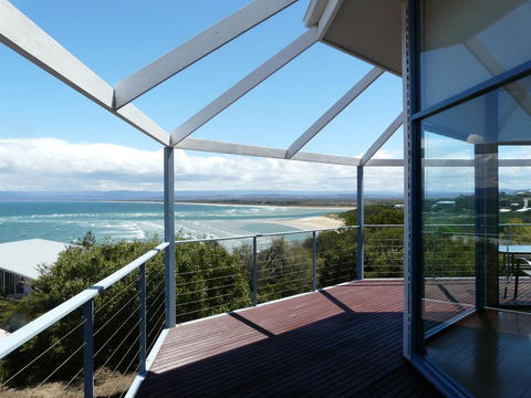 Waterline Holiday Home - Accommodation Main Beach 0