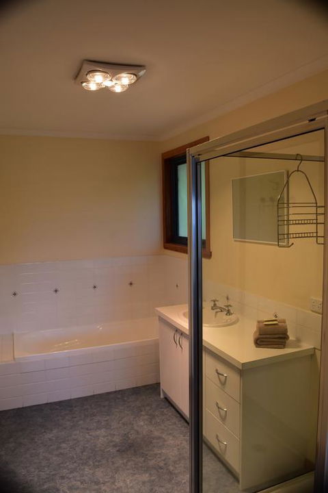 Waterline Holiday Home - Accommodation Main Beach 3