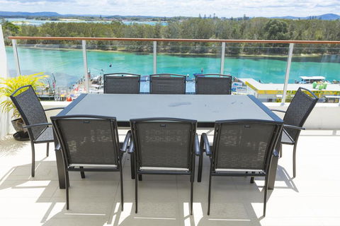 Waterline Penthouse 304 - Accommodation Main Beach 1