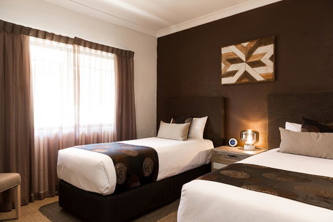 Blazing Stump Motel & Suites - Accommodation Main Beach 1