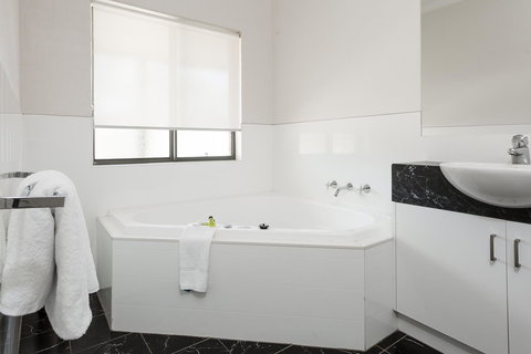 Blazing Stump Motel & Suites - Accommodation Main Beach 33