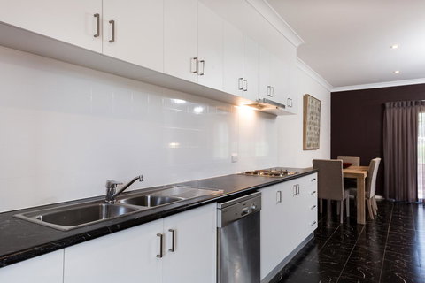 Blazing Stump Motel & Suites - Accommodation Main Beach 31