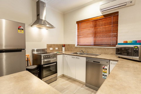 Blazing Stump Motel & Suites - Accommodation Main Beach 2