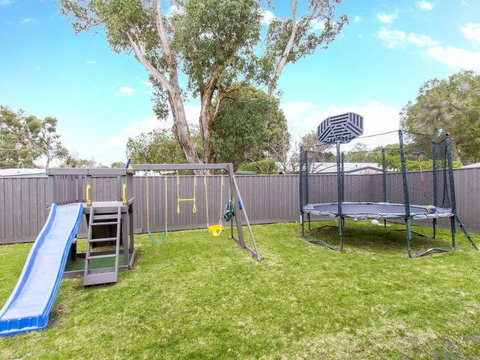 Perfect For Family Fun - Accommodation Main Beach 5