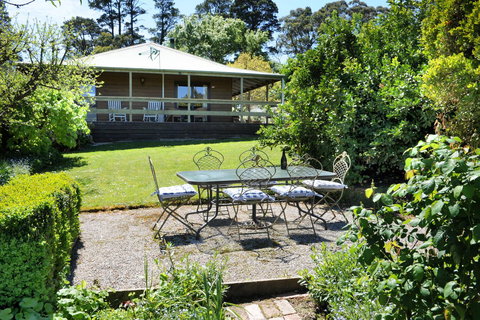 Lavender Farm - Accommodation Main Beach 0