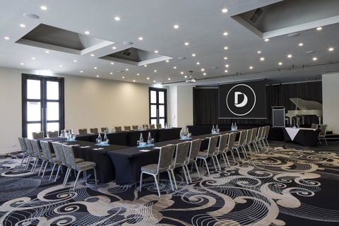 The Dingley Hotel - Accommodation Main Beach 13