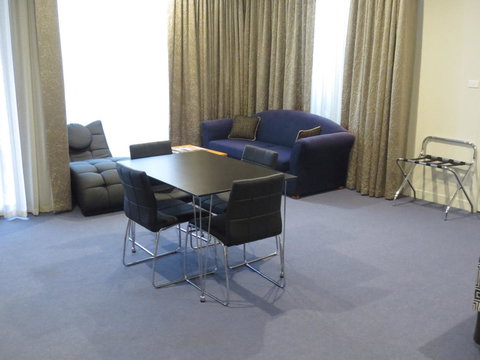 The Dingley Hotel - Accommodation Main Beach 42