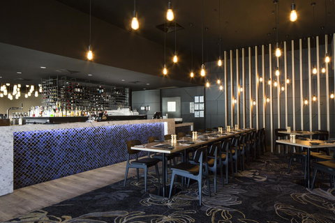 The Dingley Hotel - Accommodation Main Beach 29