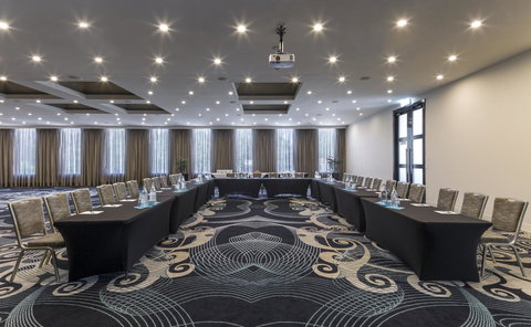 The Dingley Hotel - Accommodation Main Beach 22