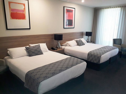 The Dingley Hotel - Accommodation Main Beach 8