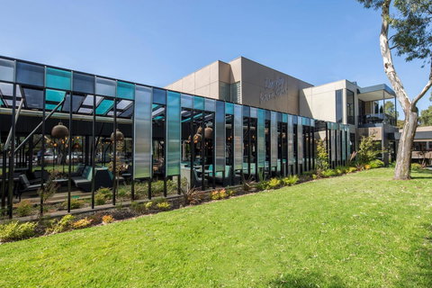 The Dingley Hotel - Accommodation Main Beach 15