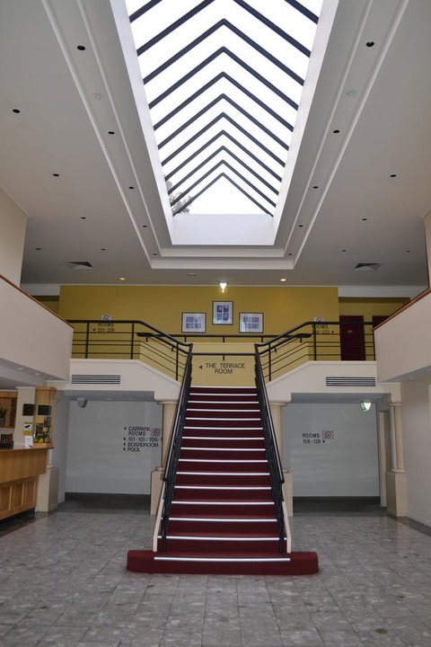 The Dingley Hotel - Accommodation Main Beach 38