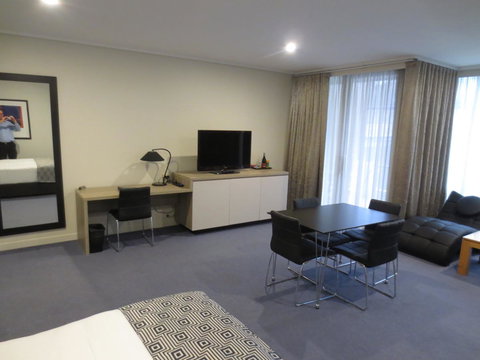 The Dingley Hotel - Accommodation Main Beach 44