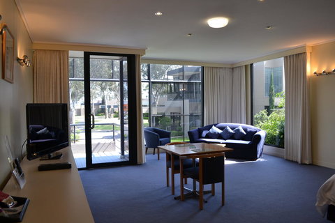 The Dingley Hotel - Accommodation Main Beach 37