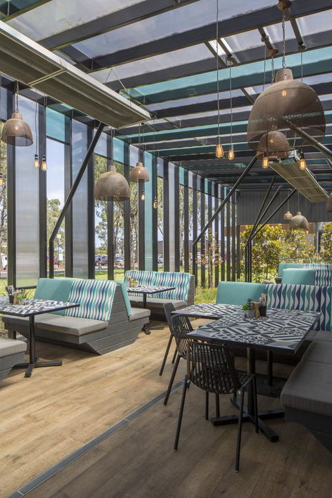 The Dingley Hotel - Accommodation Main Beach 3