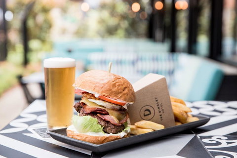 The Dingley Hotel - Accommodation Main Beach 10