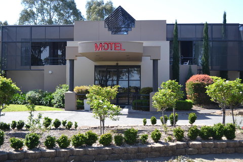 The Dingley Hotel - Accommodation Main Beach 14