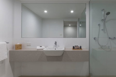 The Dingley Hotel - Accommodation Main Beach 12