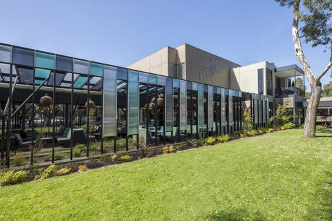 The Dingley Hotel - Accommodation Main Beach 28