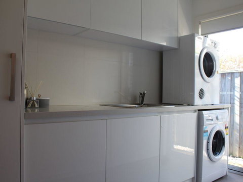 Central To Cowes - Accommodation Main Beach 10